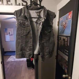 3/$10 Hot topic jean jacket